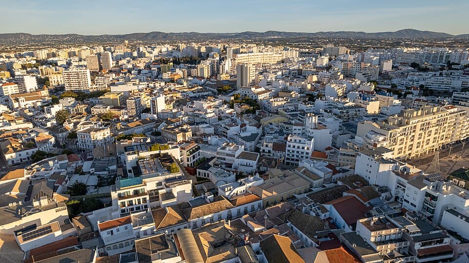 Faro skyline